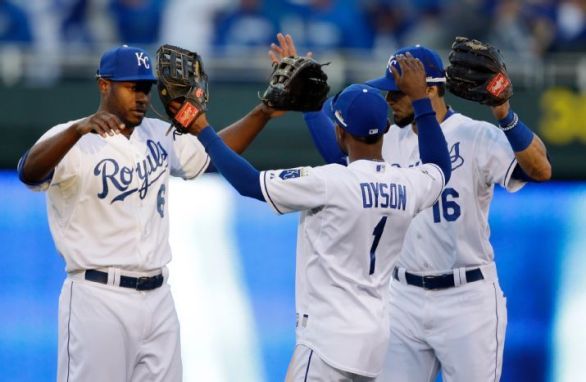 Royals rally to beat Astros, even ALDS