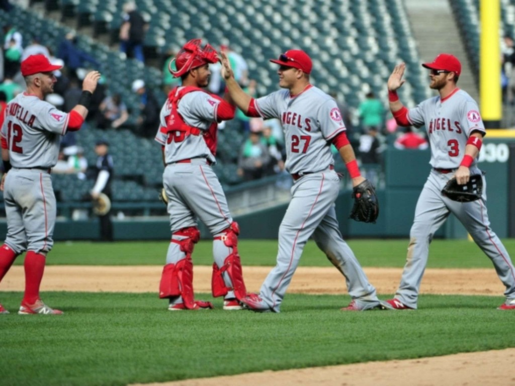 Trout homers, reaches 4 times as Angels beat White Sox 3-2