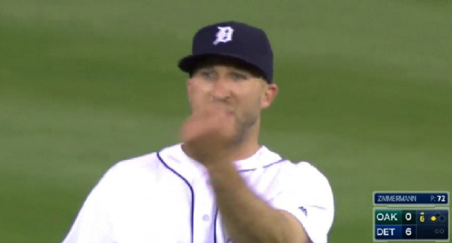 Tigers outfielder Tyler Collins flips off home crowd (Video)