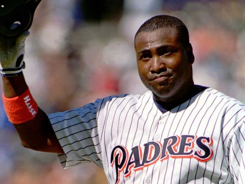 Tony Gwynn's family files wrongful death suit against the tobacco industry