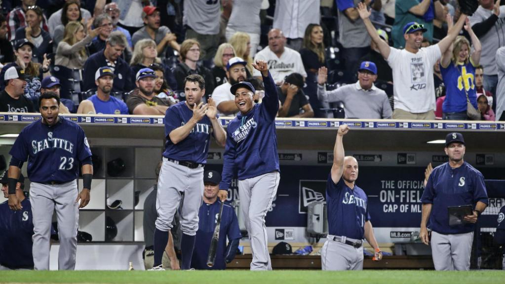 Mariners stun Padres with 14 runs in 2 innings to win 16-13