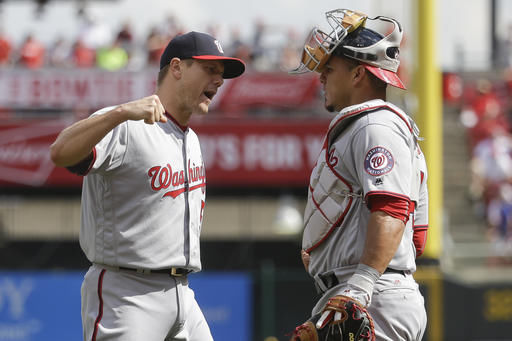 Murphy, Papelbon help Nationals hold on to beat Reds 10-9
