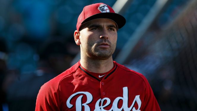 Fan says Joey Votto ruthlessly rejected young fan who asked for his batting gloves