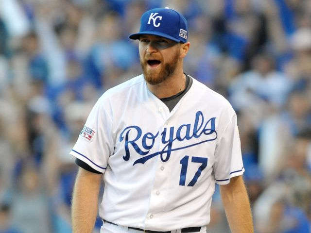 Cubs acquire Wade Davis from Royals for Jorge Soler