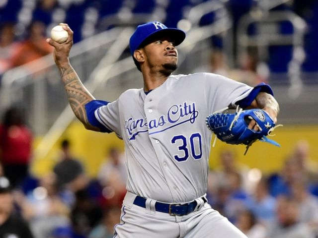 Royals extend win streak to 9 by beating Marlins 1-0
