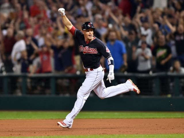 Guyer's pinch hit in 9th lifts Indians over Royals 2-1