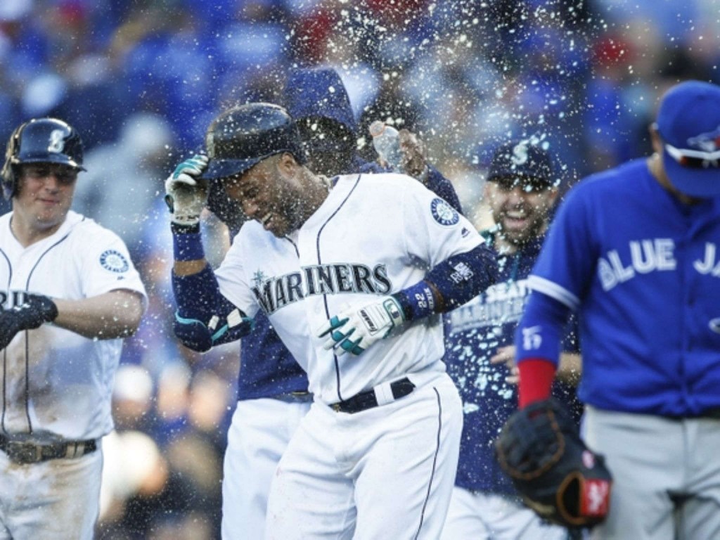 Cano's sacrifice fly lifts Seattle past Toronto 2-1 in 12