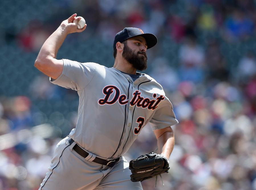 Hicks, Fulmer and Tigers rout slumping Twins 13-4