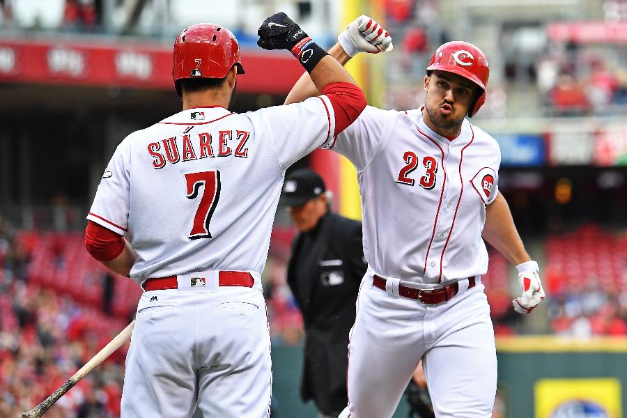 Reds ride extra-base barrage to 14-2 romp over Giants