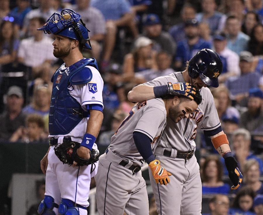 Astros score 5 in 9th to top Royals 6-1