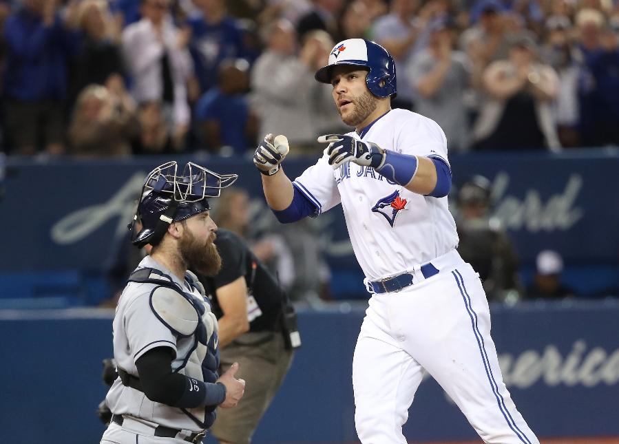 Martin's HR in 8th lifts Blue Jays past Rays, 7-6