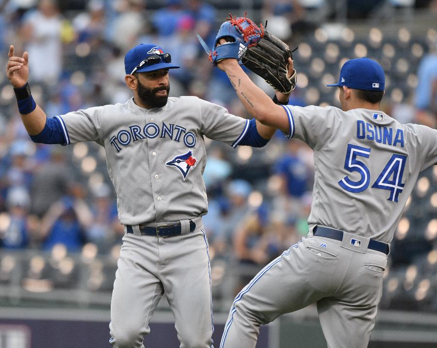Osuna back on mound, finishes off Toronto's 8-2 win over Royals