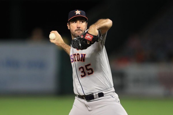 Verlander stars in Astros' skid-snapping 1-0 win over Angels