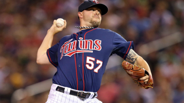 Astros get reliever Ryan Pressly from Twins for 2 prospects