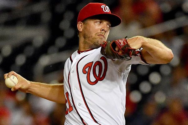 Cubs acquire Brandon Kintzler in trade with Nationals