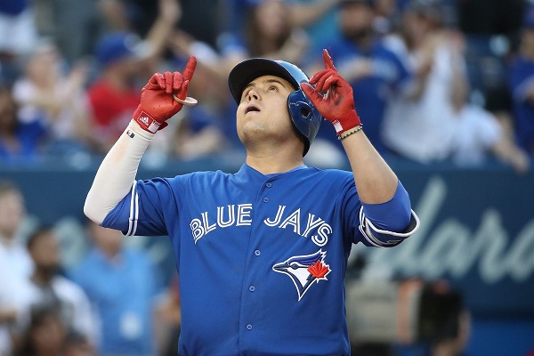 Astros acquire Aledmys Diaz from Blue Jays